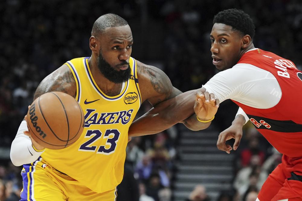 万众瞩目，大批中国球迷抵达杭州奥体助威国足.