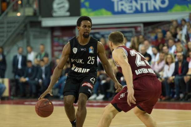 中国足球必 中国足球必