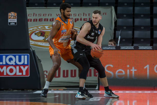 为卡萨多和 为卡萨多和