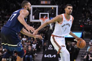 一天三签！中锋来了！快船一年合同签下2米13大个子！